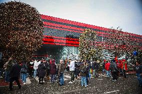 MOTORI - Formula 1 - Tifosi della Ferrari per la prima di Lewis Hamilton sulla Rossa