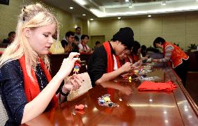 International Students Experience Chinese Lunar New Year customs