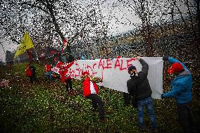 MOTORI - Formula 1 - Ferrari supporters for the first time of Lewis Hamilton on Ferrari F1