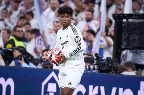 Real Madrid C.F. v FC Salzburg - Madrid