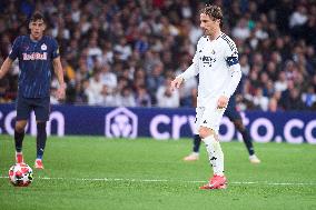 Real Madrid C.F. v FC Salzburg - Madrid