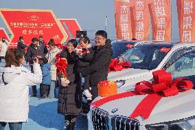 Companies Distribute Cars to Reward Employees in Yantai