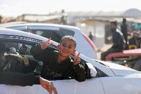 Palestinians Return to Gaza