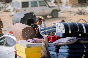 Palestinians Return to Gaza