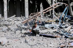 Palestinians Return to Gaza