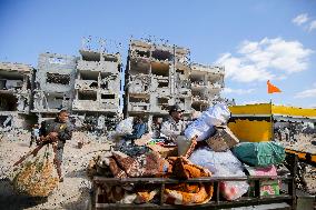 Palestinians Return to Gaza