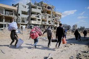 Palestinians Return to Gaza