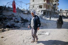 Palestinians Return to Gaza