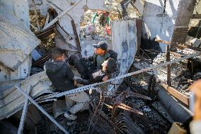 Palestinians Return to Gaza