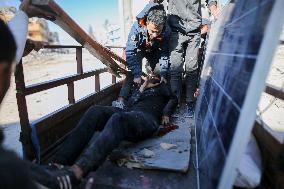 Palestinians Return to Gaza