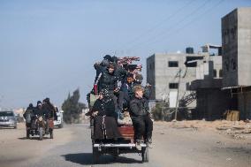 Palestinians Return to Gaza