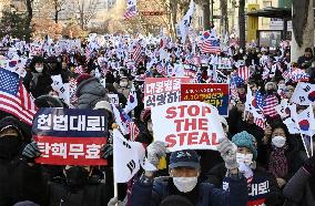 Rally by Yoon supporters