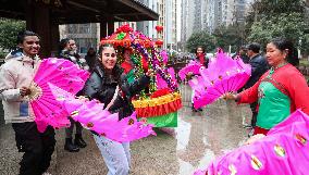 International Students Experience Spring Festival Customs