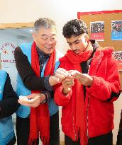 International Students Experience Spring Festival Customs