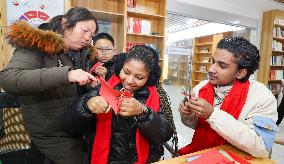 International Students Experience Spring Festival Customs