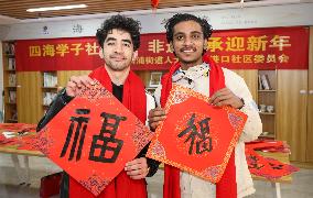 International Students Experience Spring Festival Customs