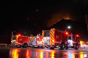 US Firefighters Fight Sepulveda Fire - LA