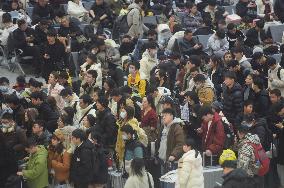 Spring Festival Railway Rush in Hangzhou