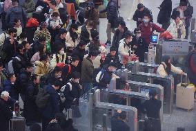 Spring Festival Railway Rush in Hangzhou