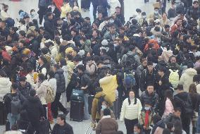 Spring Festival Railway Rush in Hangzhou