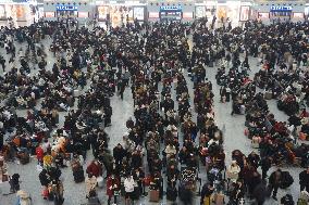 Spring Festival Railway Rush in Hangzhou