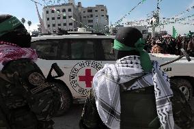 Hamas Hands Over 4 Israeli Soldier Hostages To Red Cross In 2nd Swap