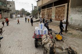 Distribution Of Humanitarian Aid In Gaza