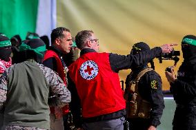 Hamas Fighters Escort Four Israeli Hostages - Gaza
