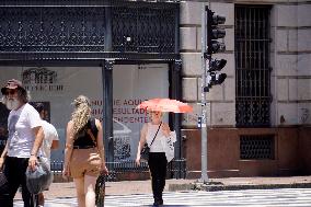 São Paulo Swelters As Hot Temperatures Hit City In Summer Season