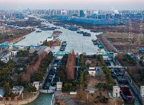 Beijing-hangzhou Canal Spring Festival Travel Rush