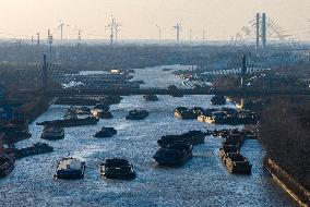 Beijing-hangzhou Canal Spring Festival Travel Rush