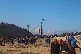 Displaced Palestinians Begin Returning to Northern Gaza