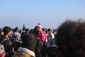 Displaced Palestinians Begin Returning to Northern Gaza