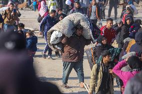 Displaced Palestinians Begin Returning to Northern Gaza