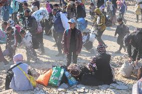 Displaced Palestinians Begin Returning to Northern Gaza