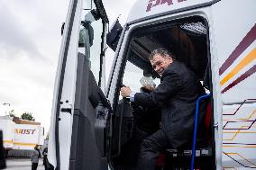 Philippe Tabarot visits the company Transport Prevost - Mitry Mory AJ