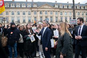 Gerald Darmanin talks to court clerks protesting at Place Vendome - Paris