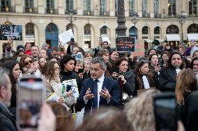 Gerald Darmanin talks to court clerks protesting at Place Vendome - Paris