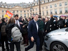 Gerald Darmanin talks to court clerks protesting at Place Vendome - Paris