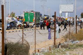 Displaced Palestinians Returned To Northern Gaza