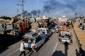 Displaced Palestinians Returned To Northern Gaza