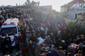 Displaced Palestinians Returned To Northern Gaza