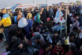 Displaced Palestinians Returned To Northern Gaza