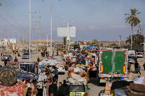 Displaced Palestinians Returned To Northern Gaza