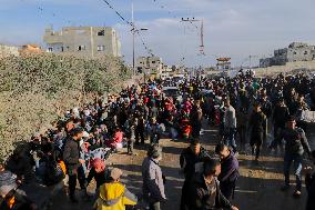 Displaced Palestinians Returned To Northern Gaza