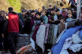 Displaced Palestinians Returned To Northern Gaza