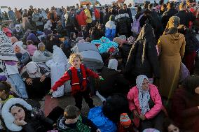 Displaced Palestinians Returned To Northern Gaza