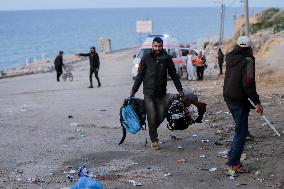 Displaced Palestinians Returned To Northern Gaza