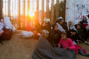 Displaced Palestinians Returned To Northern Gaza