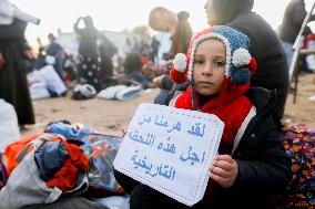 Displaced Palestinians Returned To Northern Gaza